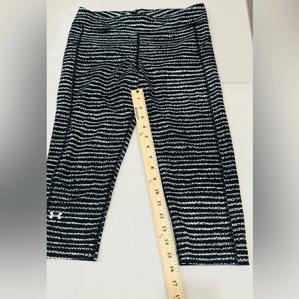 Under Armour Womens Favorite All‎ Over Fitted Capri Leggings Black/White Sz S